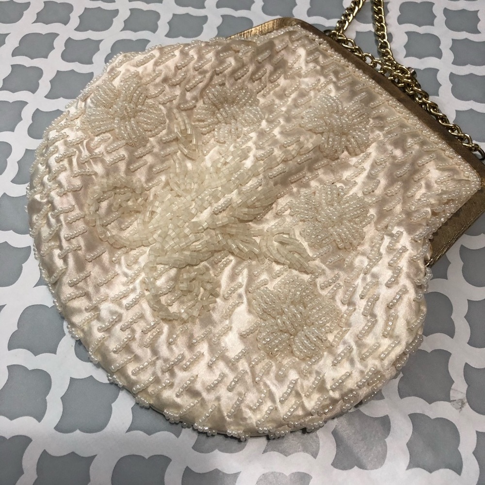 La Regale vintage cream pearl sequins bag